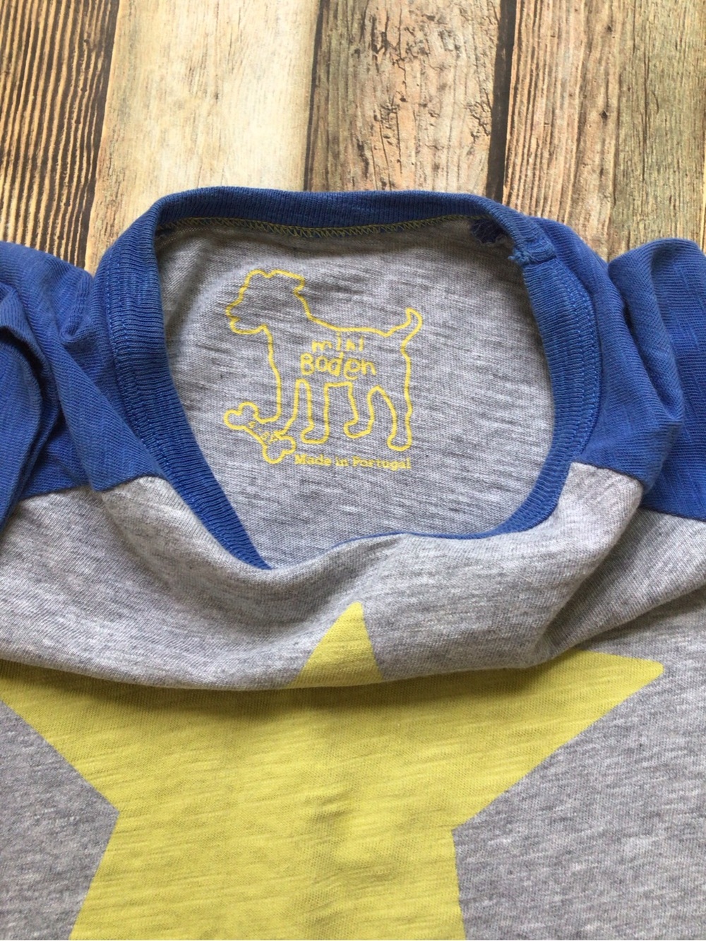Mini Boden Raglan Star Tee - Picture 3 of 4